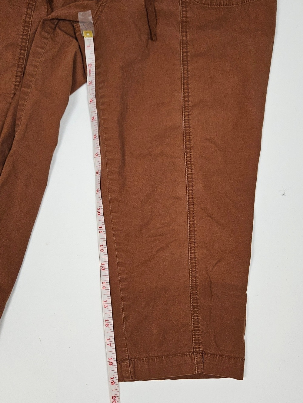 5/$25 Cleo Petites Cropped Cargo Pants Size 8 Brown Rust Roll Tab Stretch Capris - Picture 3 of 10